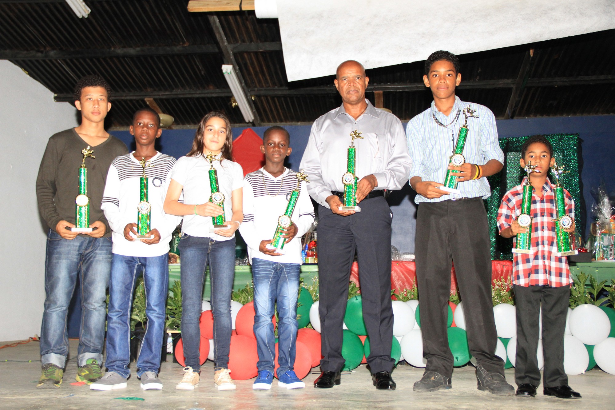 Brazil Taekwondo Stichting a entrega premio na e atletanan cu a destaca durante di aña 2013