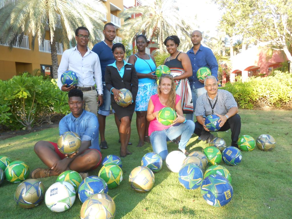 Nyanda Liberia i Rhonda Jacobina ganadónan di   Renaissance Mall & Rif Fort su ‘Summer Soccer Campaign’
