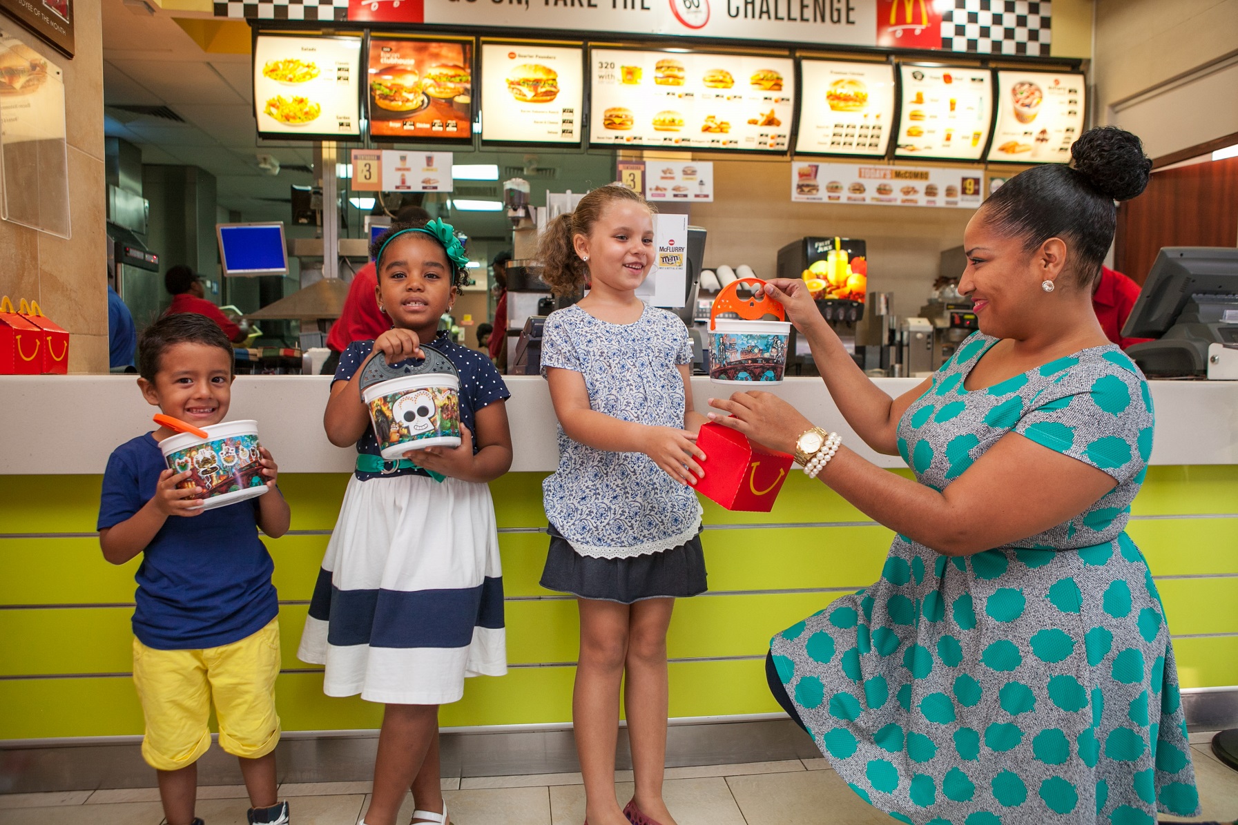 McDonald’s ta introdusí un Happy Meal® nobo …di e pelíkula ‘The Book of Life™’