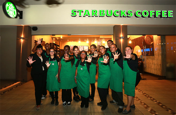 Starbucks Renaissance Marketplace ta celebra 5 aña di ‘dushi koffie’ en grande