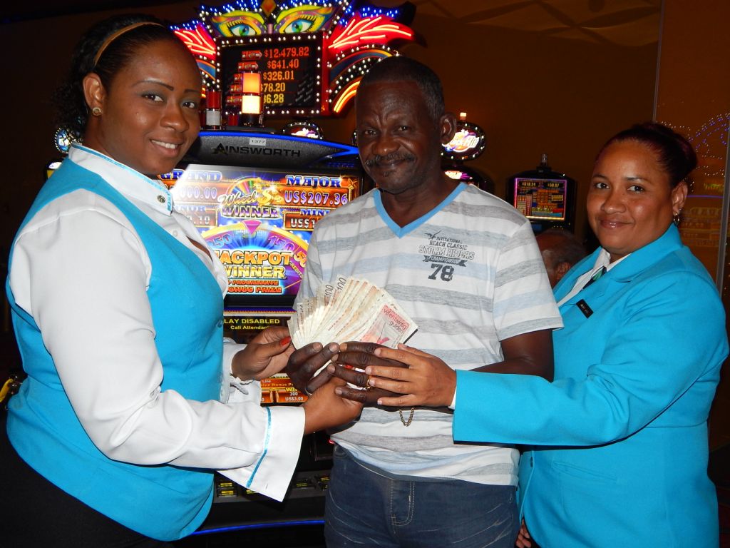 Carnaval Casino ta hasi entrega di  $5.548,45 kèsh na otro ganador di jackpot