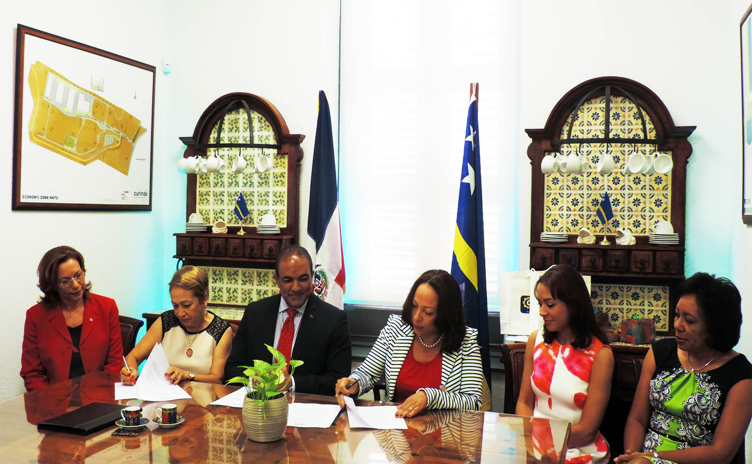 Consejo Nacional de Zonas Francas de Exportación di Repúblika Dominikana i Curinde a firma Akuerdo di Aliansa Stratégiko