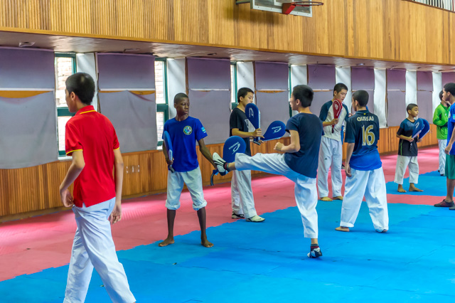 Brazil Taekwondo Stichting su grupo di 8 atleta a cuminsa cu e training na Pung Saeng High School na Korea.