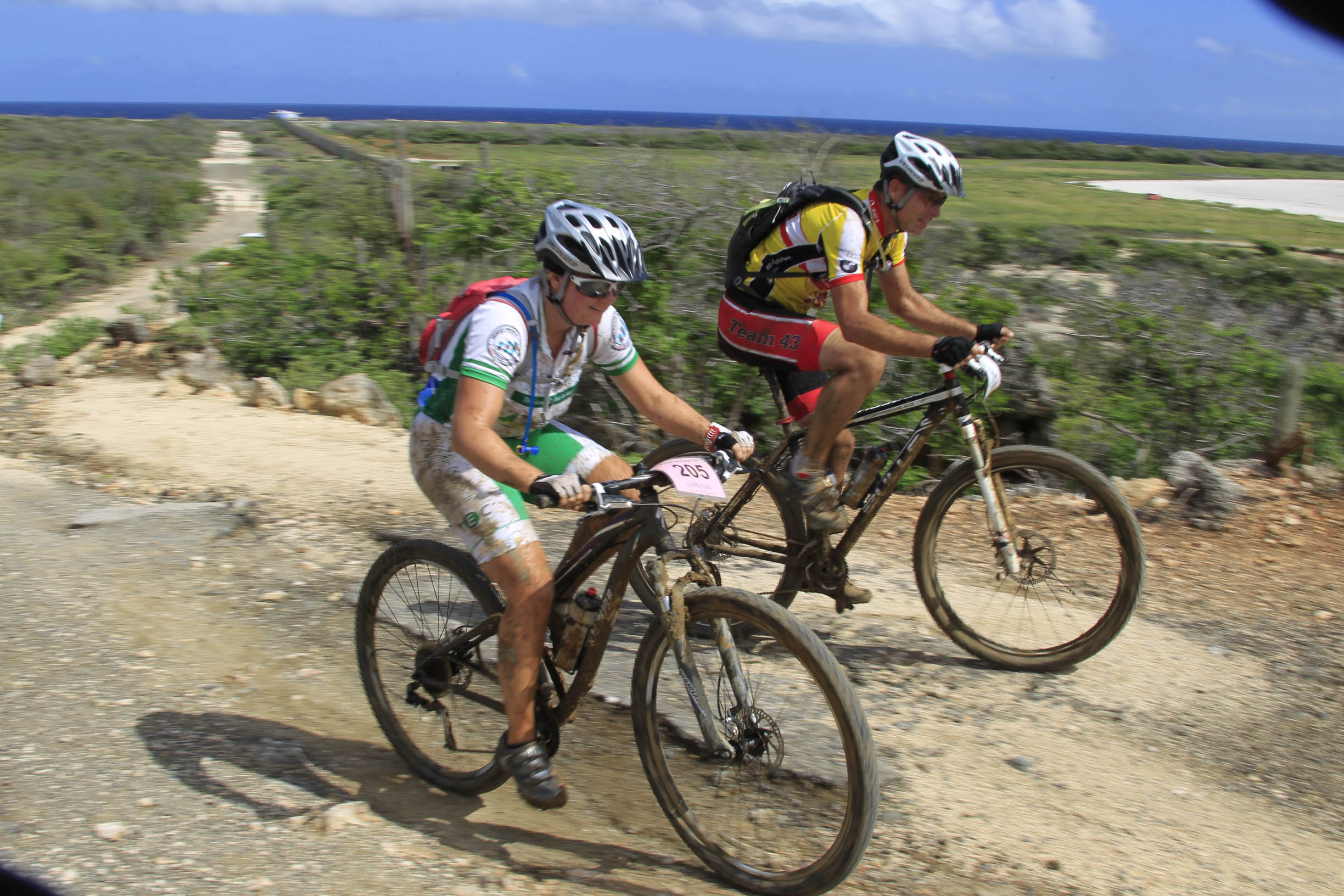 Girobank ta spònser e di 15 edishon di Xtreme Duo Mountain Bike organisá pa Vista Bike