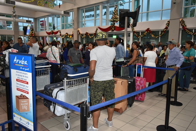 Aeropuerto orguyoso di crecemento di aerolineanan local