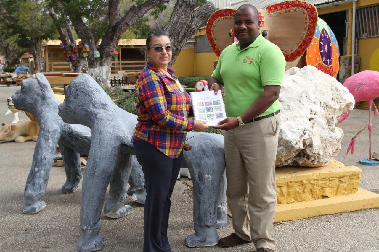 Refineria Isla ta hasi donashon di animalnan artifisial na nos Zoologiko Nashonal Curaçao Zoo