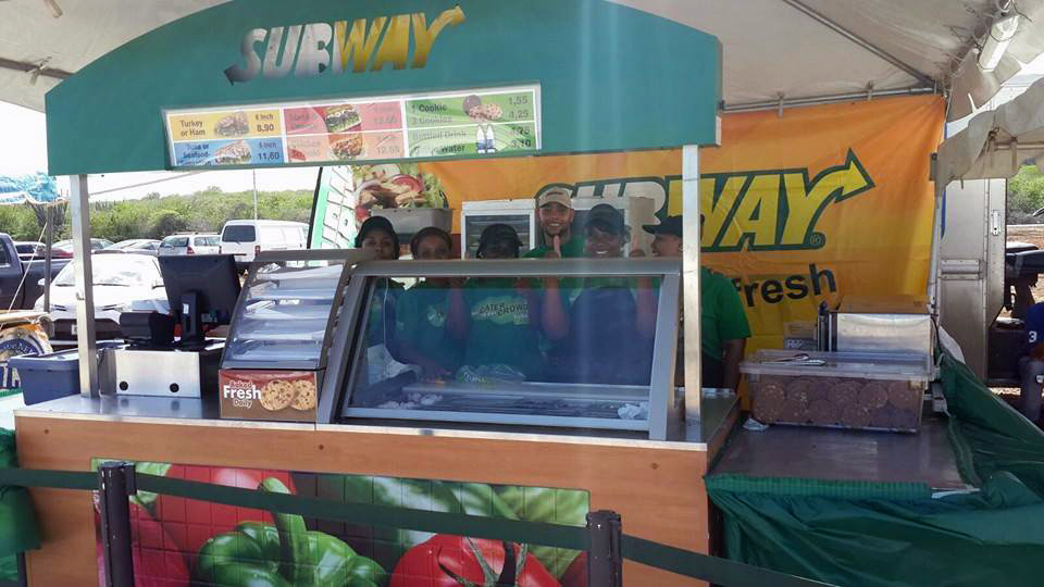 Subway lo tin su ‘food court’ riba Dia di Rei durante e tradishonal selebrashon den Punda