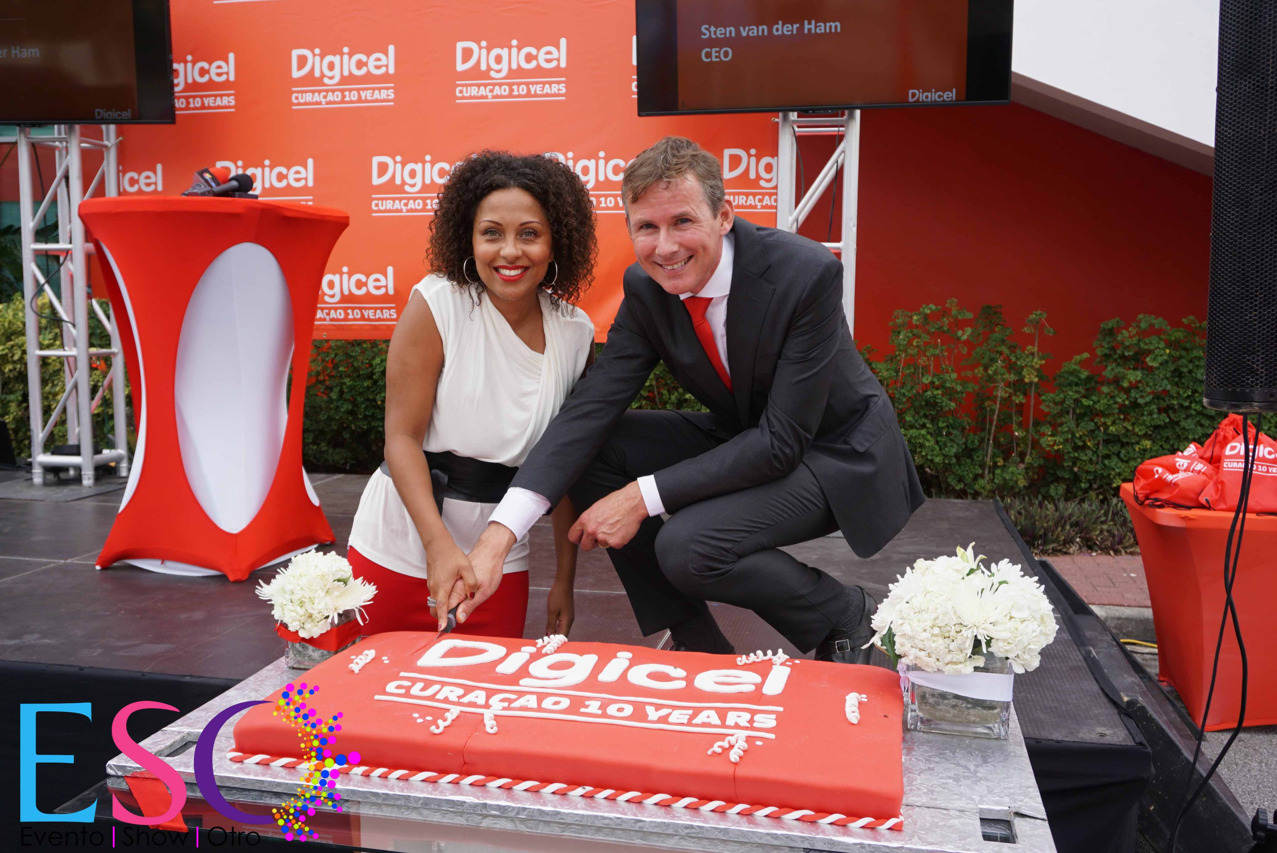 Selebrashon 10 aniversario di Digicel a kuminsá ayera