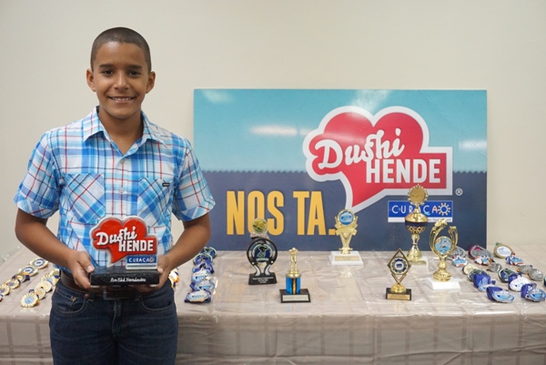 CTB a entregá Dushi Hende award na e hóben deportista Am-fièd Hernández