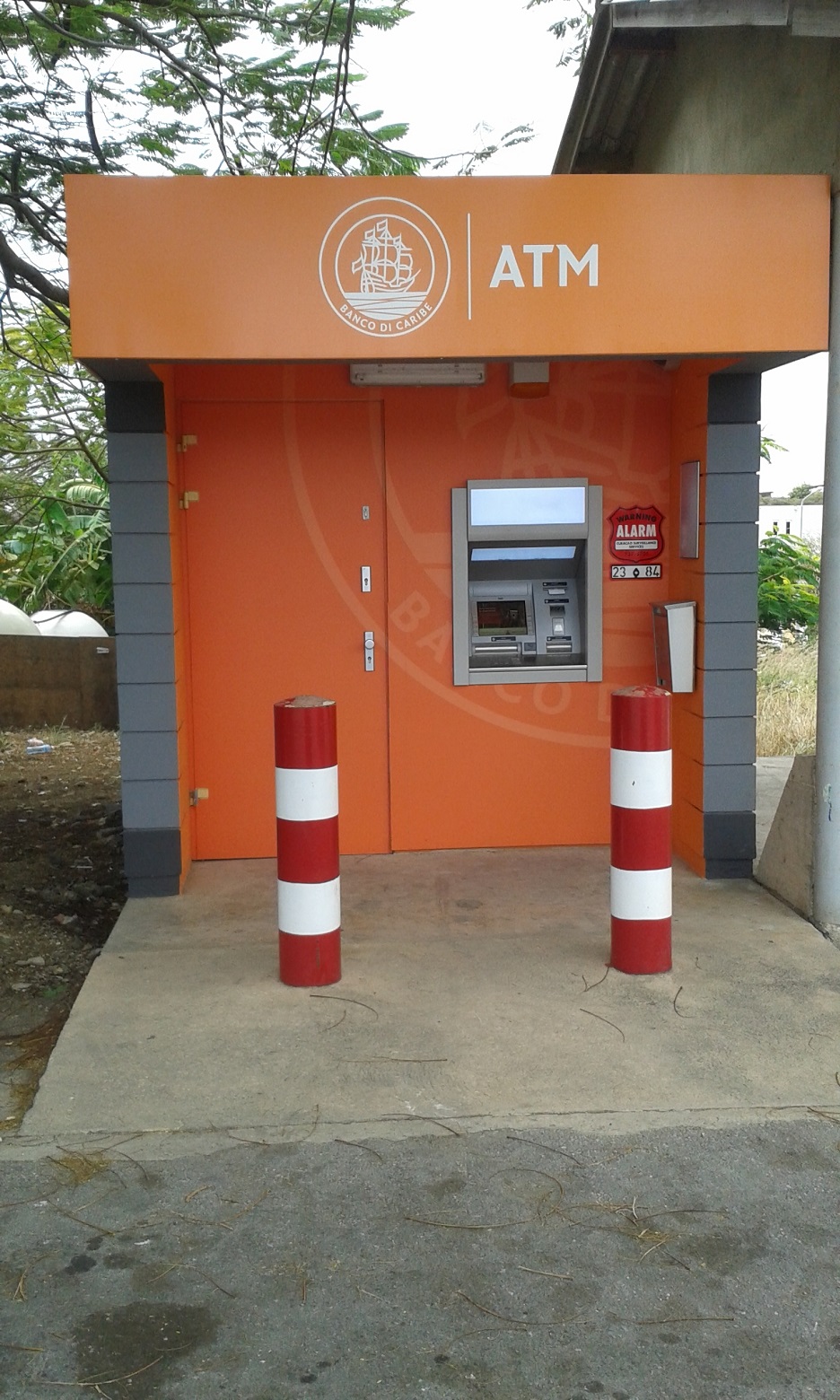 Banco di Caribe den proseso pa hasi tur ATM ‘chip ready’