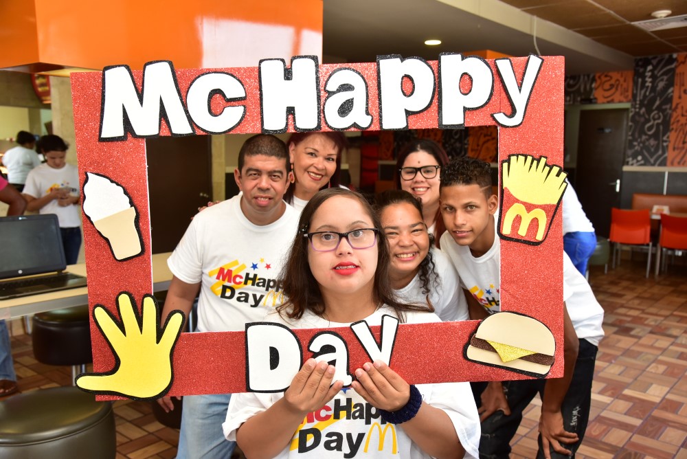 McDonald’s ta gradici pa contribucion na McHappy Day y Centro Man Na Obra