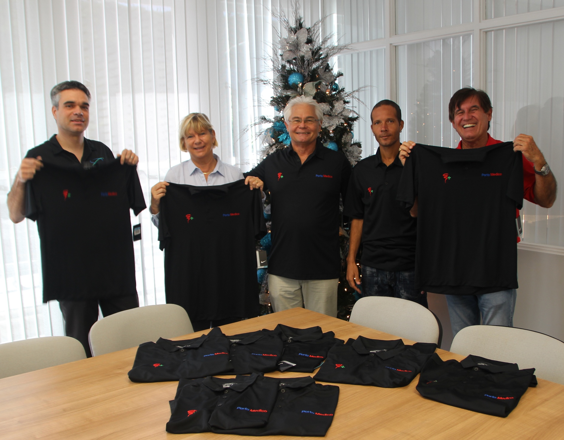 Porto Medico receives 25 company shirts from CAP