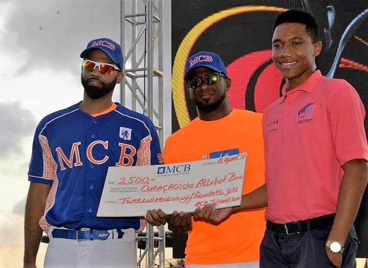 Softball Team MCB a kontribuí ku Curaçaose Atletiek Bond
