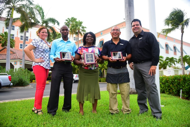 Marriott Aruba a premia 4 empleado cu a logra “100 Way to go”
