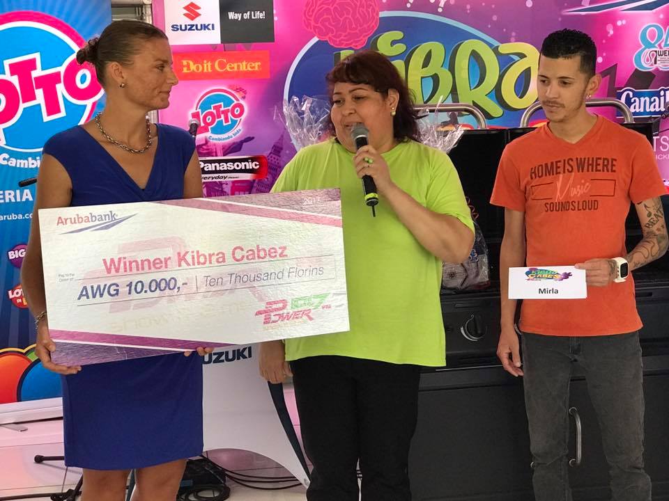 Aruba Bank ta felicita tur participante y ta entrega Mirla Rasmijn e premio maximo di AWG 10.000,-