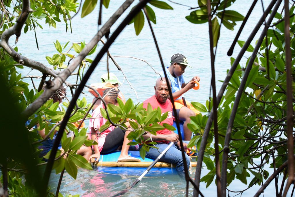 “Adventure Camp Curacao”, een vakantieprogramma in de wildernis aangeboden door Fundashon Futuro Briante.