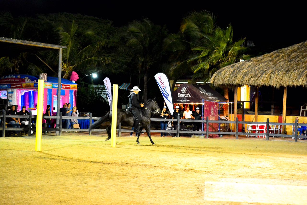 Aruba Bank contento di por aporta na Feria Internacional Interpaso 2017