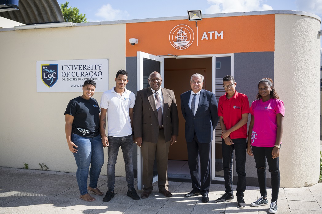Banco di Caribe ta pone un ATM na Universidat di Kòrsou