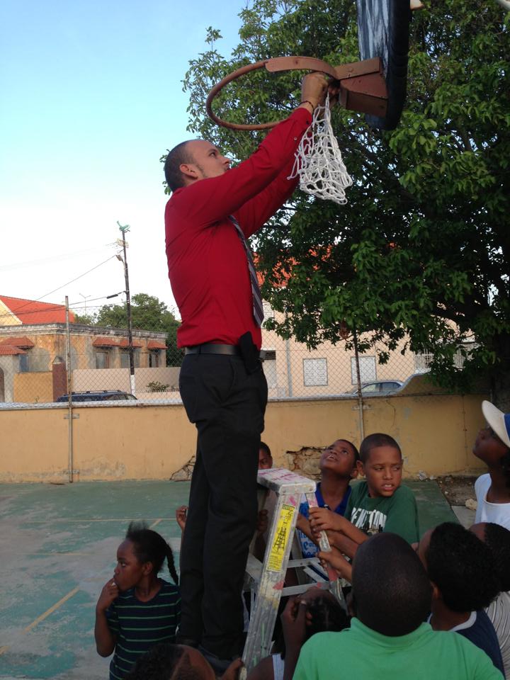 FUNDASHON CHRISTOPHER MIDDELHOF KU YUDANSA DEN SENTRO DI BARRIO OTROBANDA!