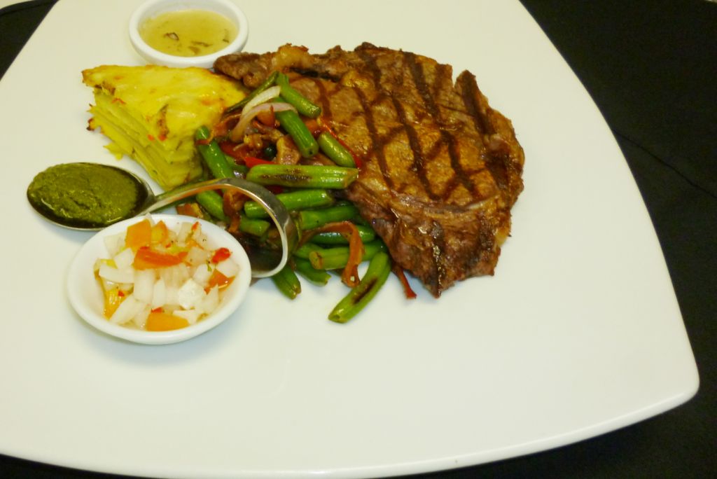 “Dine Out Month” di Renaissance Curaçao Resort ekstendé ku 1 luna mas debí na demanda popular