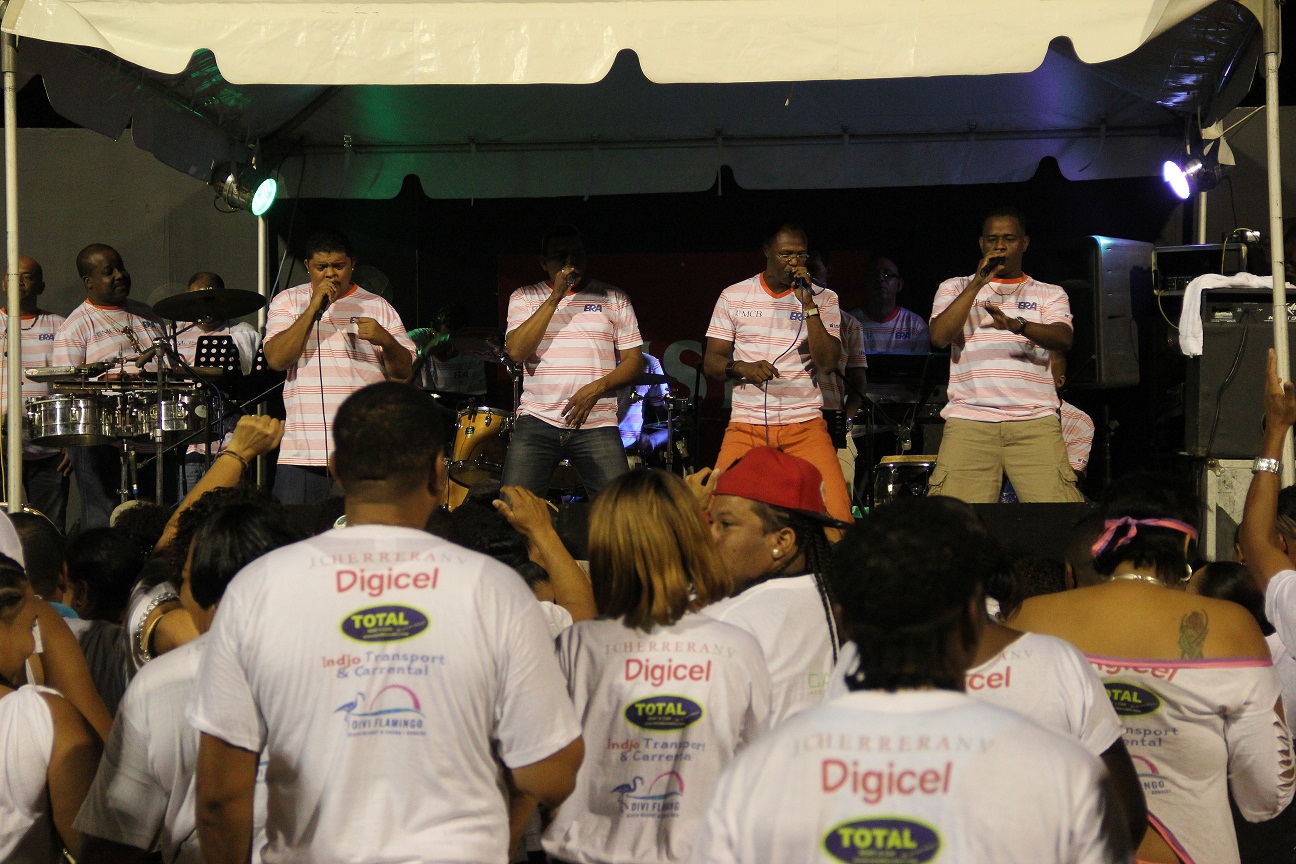 Digicel kontentu di por aportá na karnaval di Boneiru