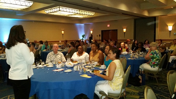 CTB bèk na California ku diferente seminario