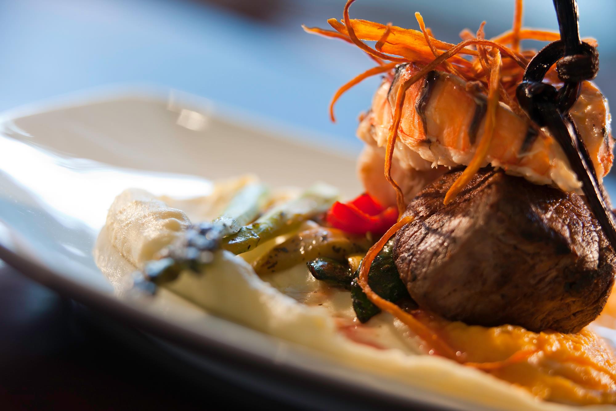Renaissance Curaçao Resort i CRU Steak House &  Wine Bar a risibí “TripAdvisor Certificate of Excellence 2014”