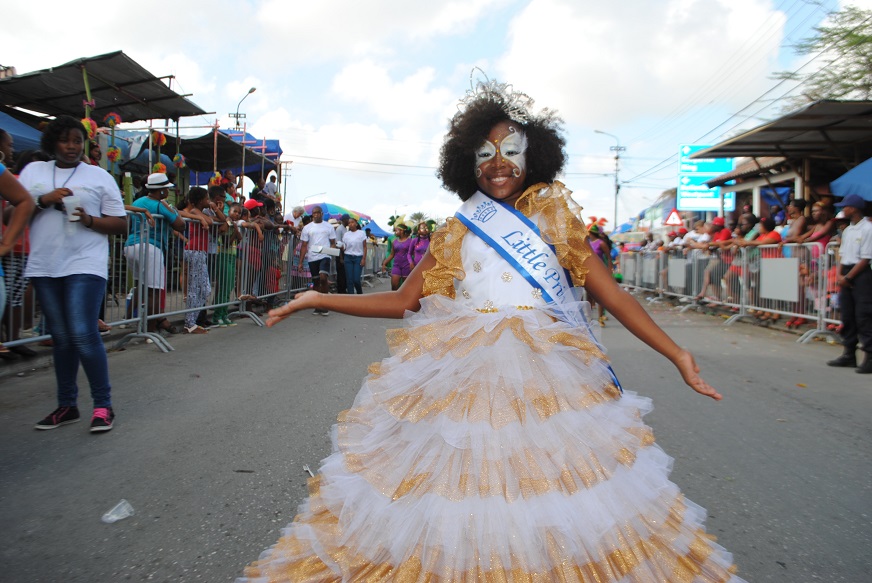Grupo Nos Tei i Nos Tambe Tei den “FULL SWING” pa temporada di karnaval 2015