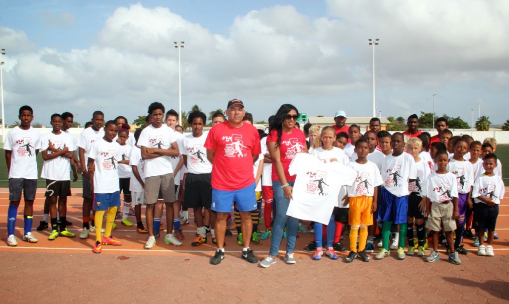 ‘Digicel Soccer Clinic’ pa di 5 aña konsekutivo