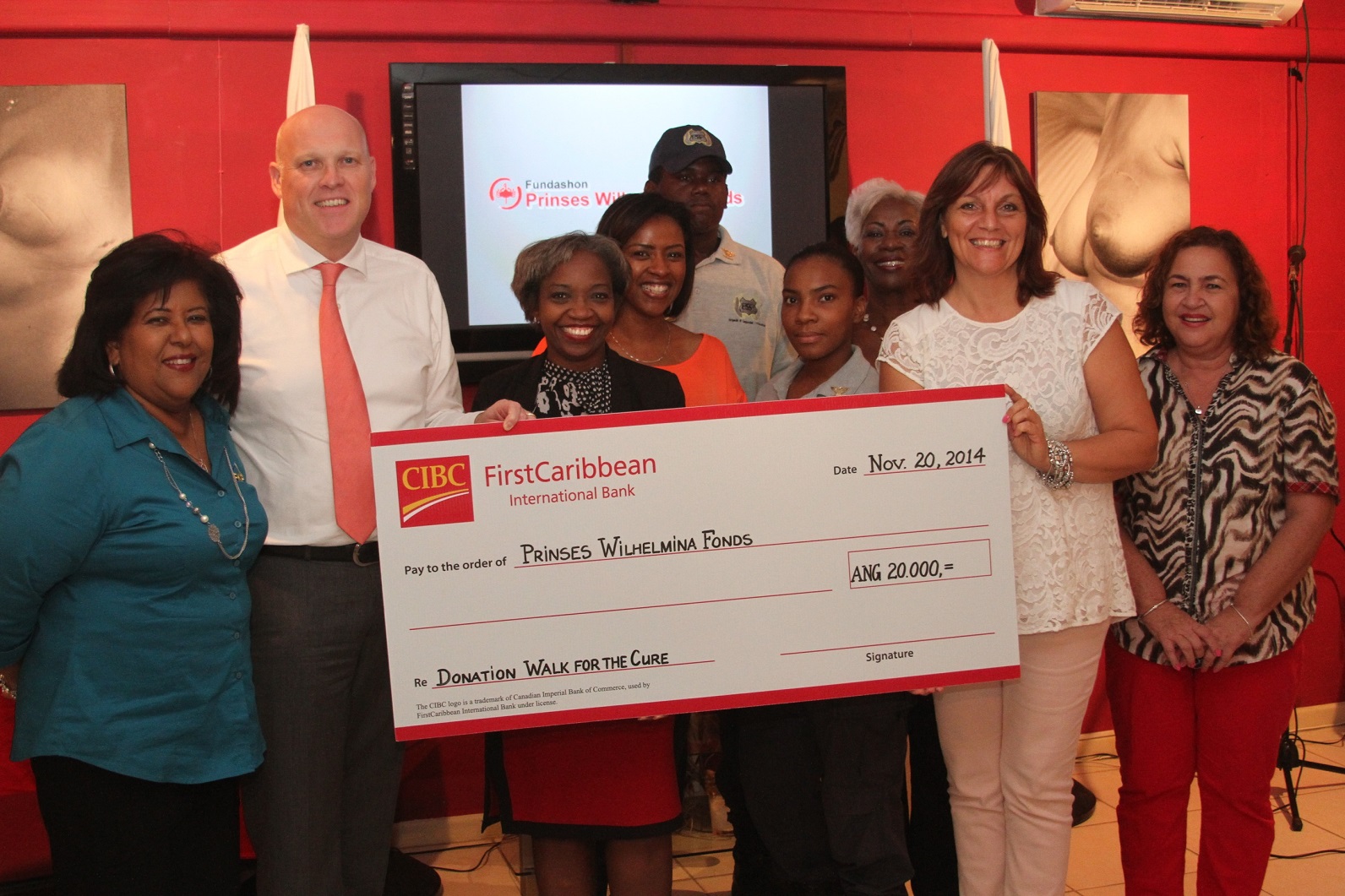 ANG. 20.000, rekoudá dor di un eksitoso CIBC FirstCaribbean Walk for the Cure na Kòrsou, entrega na Princes Wilhelmina Fonds