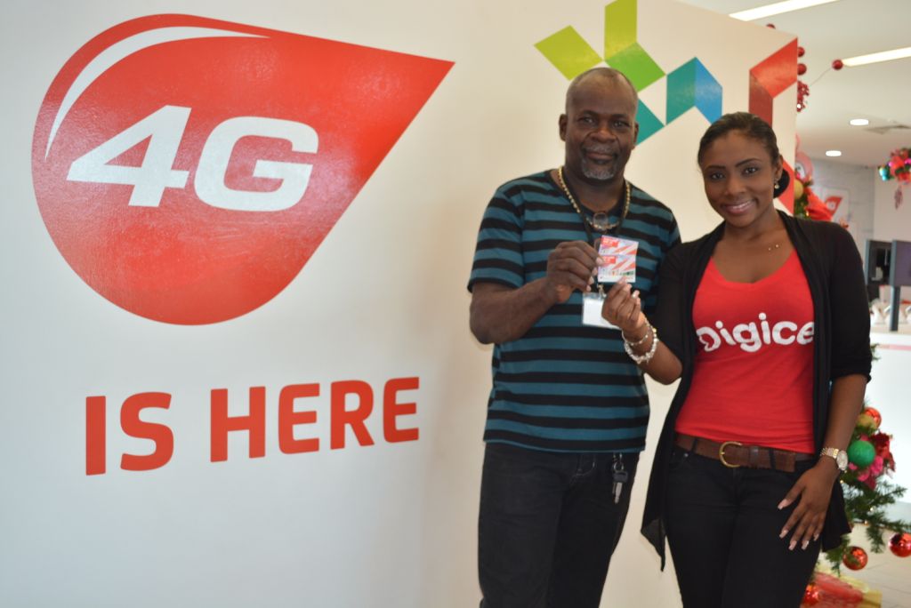 Kenneth Hooi ta gana den sorteo semanal ku Digicel