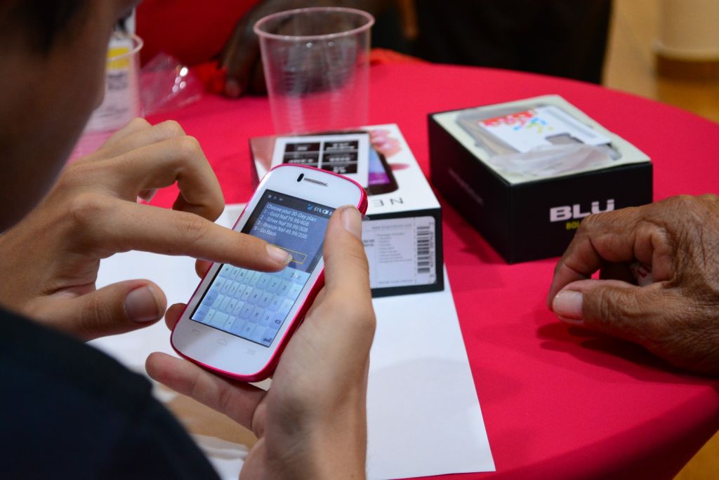 Eksitoso nochi di kompra na Digicel Mega Store. Klientenan a disfrutá di e VIP Shopping Night