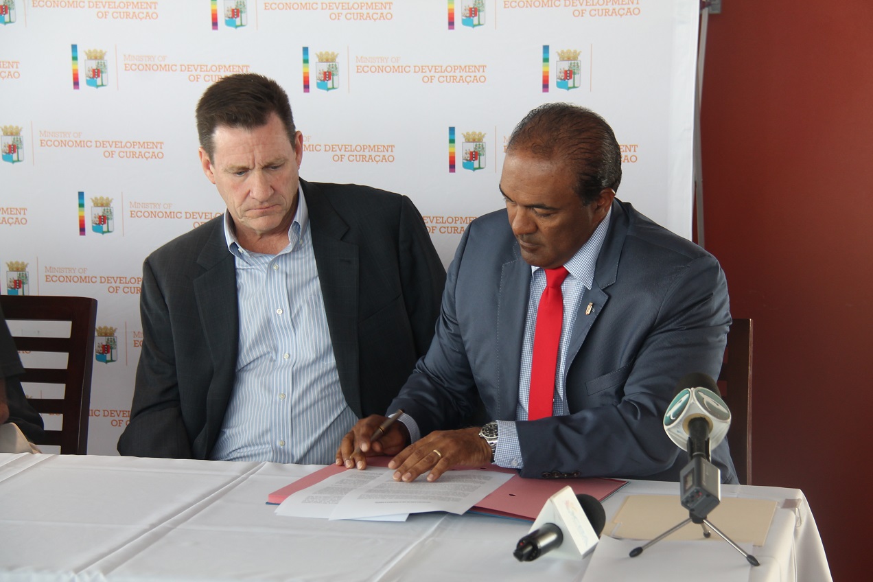 “Minister Palm ta firma MoU ku IBP”