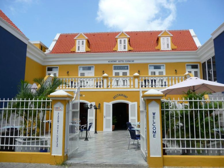 ACADEMY HOTEL KU MAS BON NOTISIA PA DESAROYO DI TURISMO