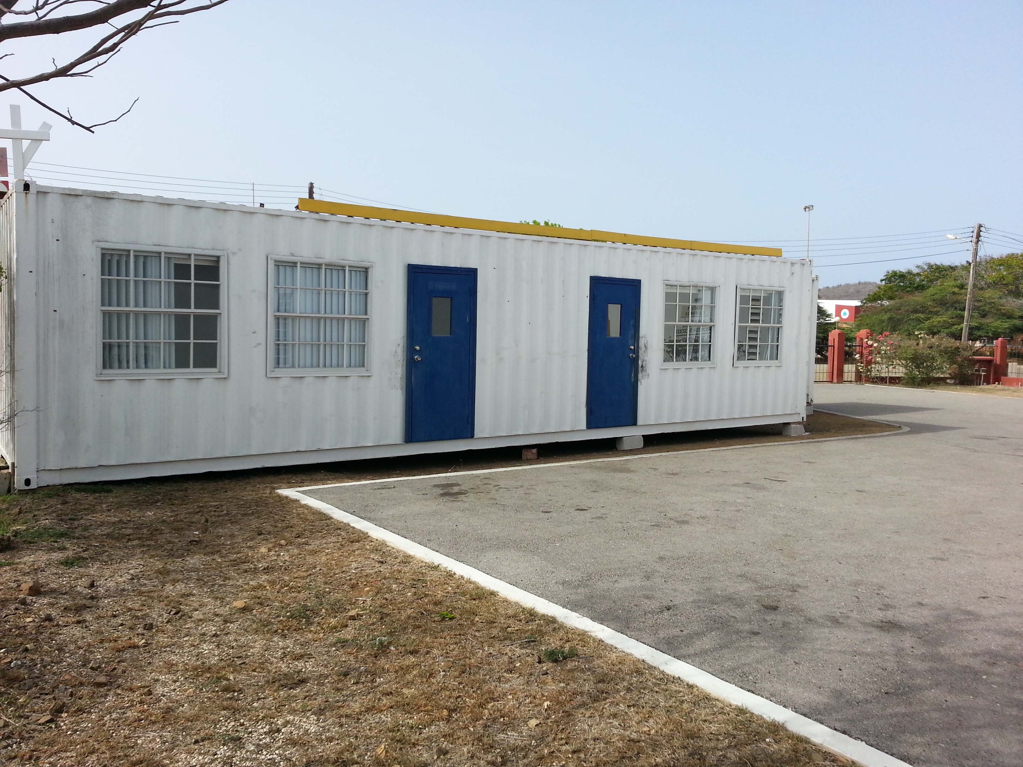 Pendiente e pèrmit di minister Whiteman  Botika Barber por habri 10 di yüli