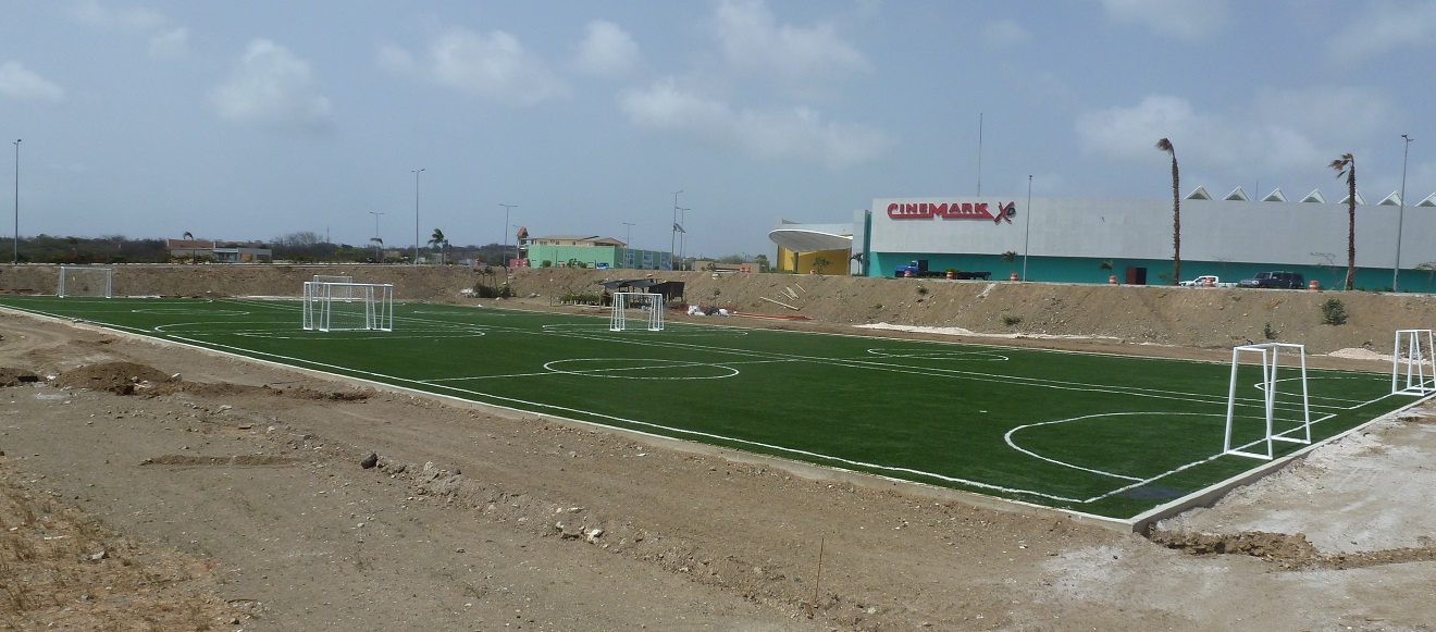 Futbòl i beisbòl ta bini komo atrakshonnan èkstra na Sambil