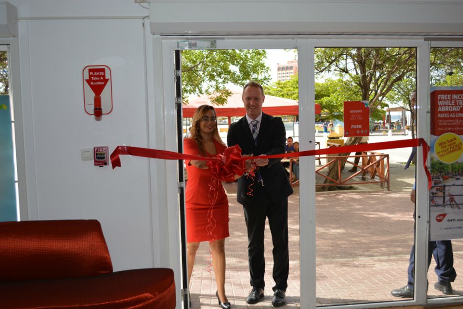 Re-apertura di Digicel Brionplein