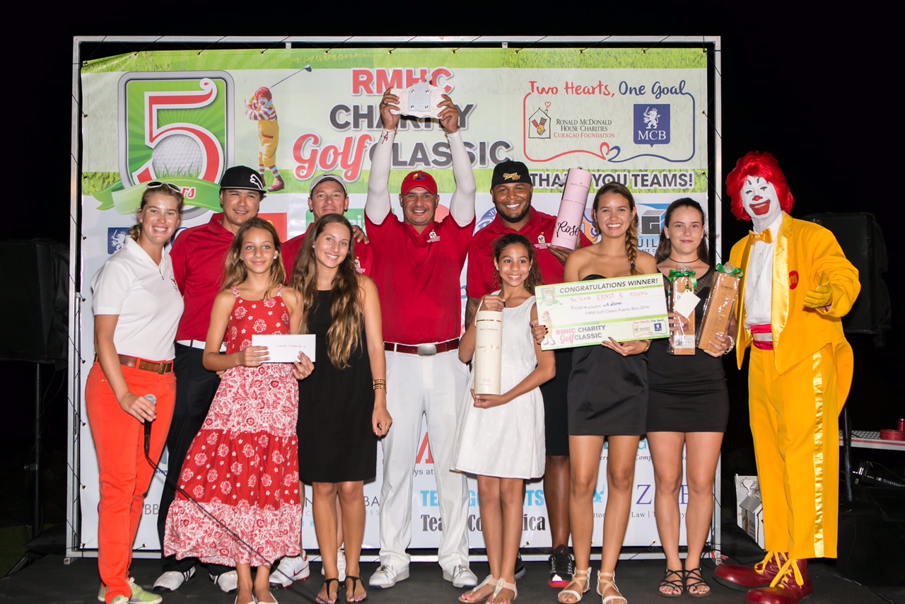 Ernst & Young huntu ku Andrew Jonesta gana Ronald McDonald House Charities Golf Classic fundraiser!