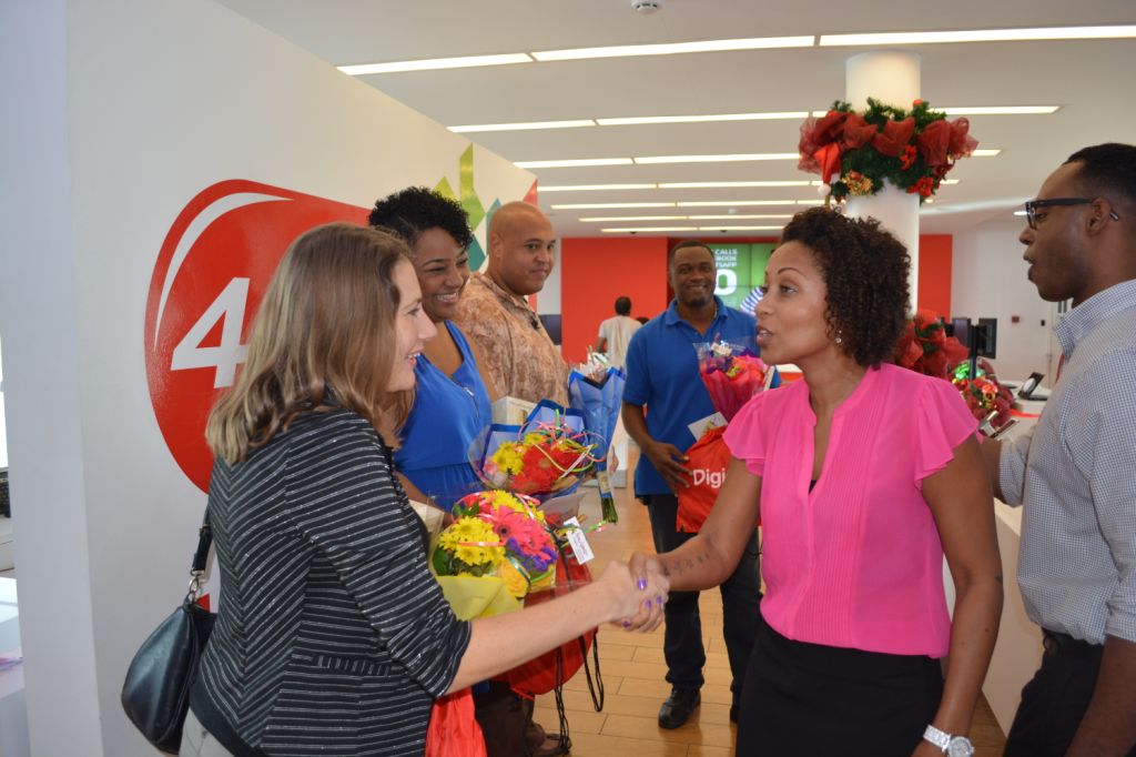 Digicel a demostrá apresio na su klientenan den  un promoshon spontáneo riba Thanksgiving Day