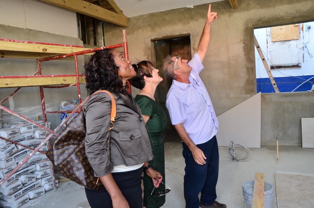 A Yega e Punto Mas Halto di Aruba Bank Express Branch