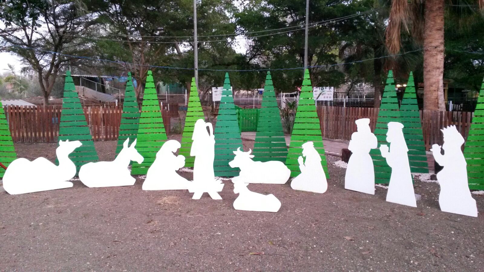 Bin atmira nos Pesebre traha ku material resikla!