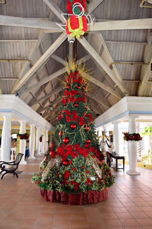 Curaçao Marriott Resort su restorantnan ta klá pa  risibí Abo i henter famia durante di e temporada aki