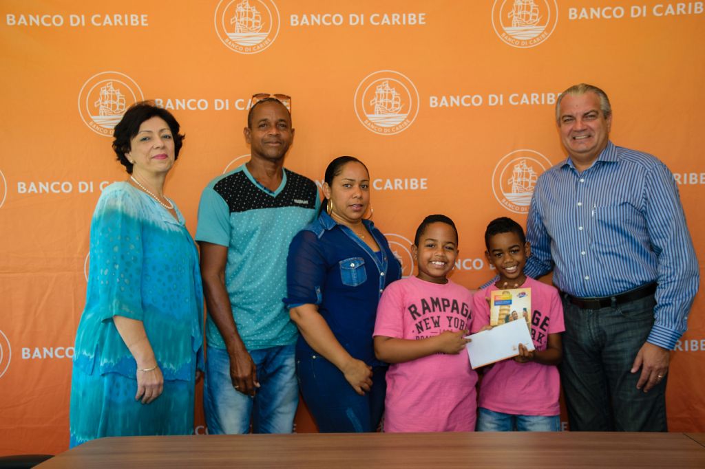 Ganadónan di ‘Travel Madness di Caribe’ i  ‘Multicard Special Event’ a risibí nan premio
