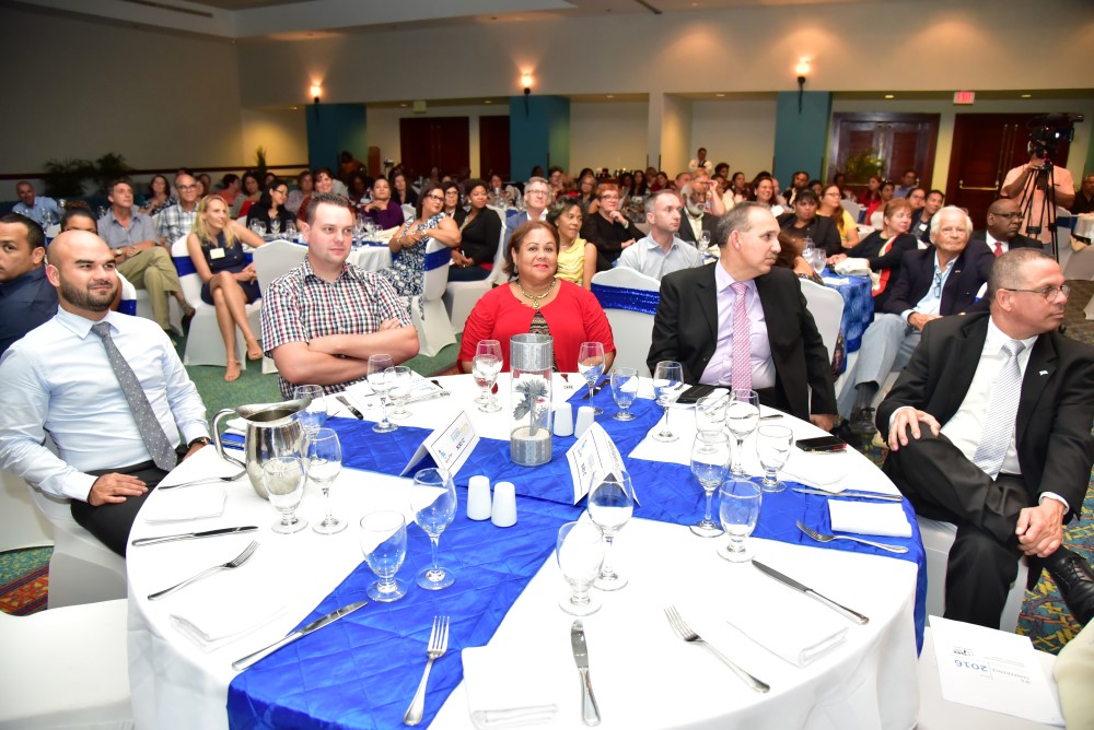 Aruba Bank a uni na celebracion di 25 aniversario di IPA