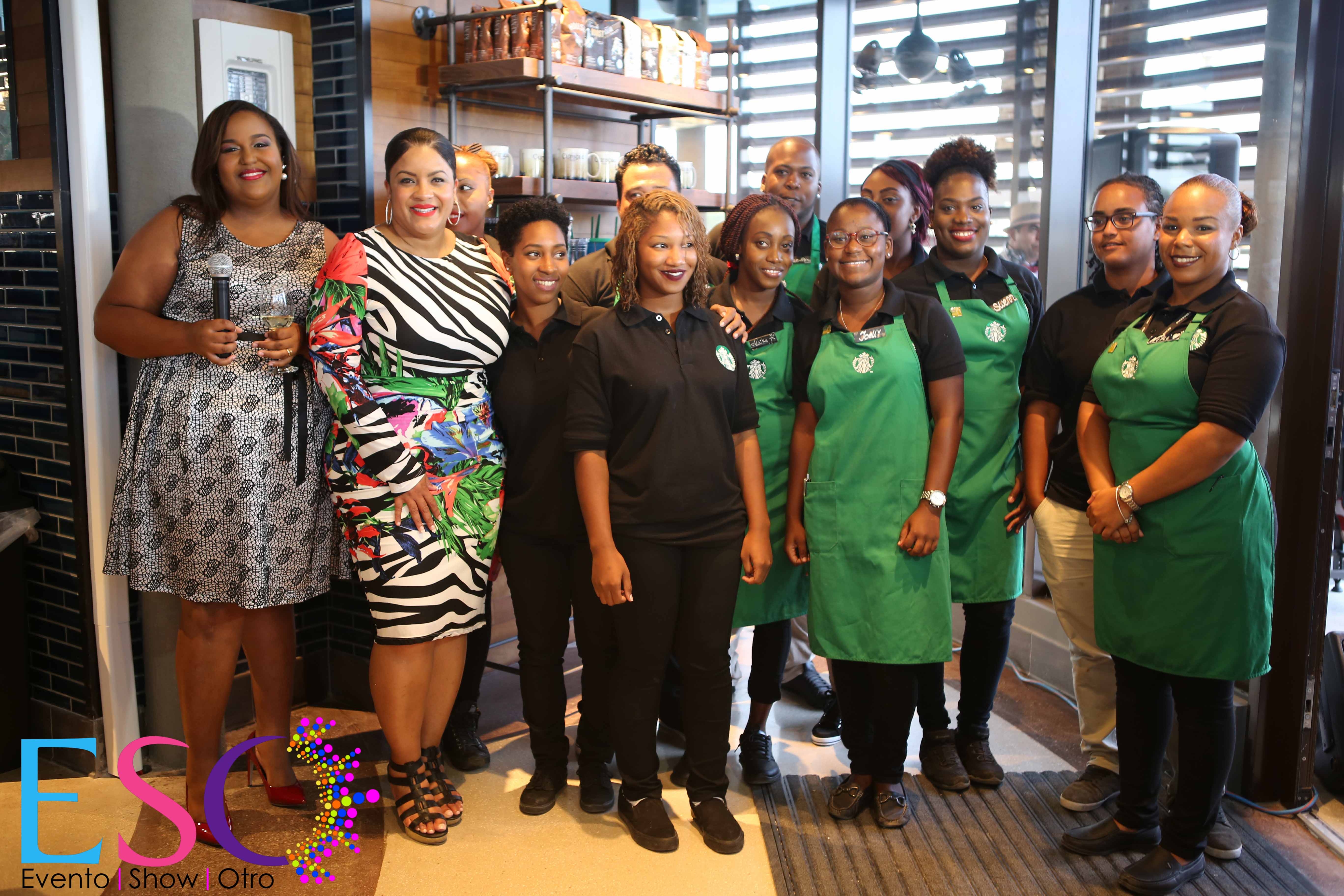 Starbucks Kòrsou ta selebrá apertura di nan establesimentu nobo na Mambo Beach Boulevard