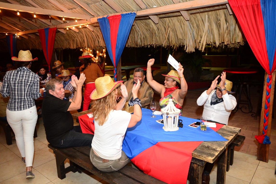 Gradiciendo tur medio di comunicacion pa nan sosten! Aruba Bank a celebra “Dia di Prensa” den estilo “Western”
