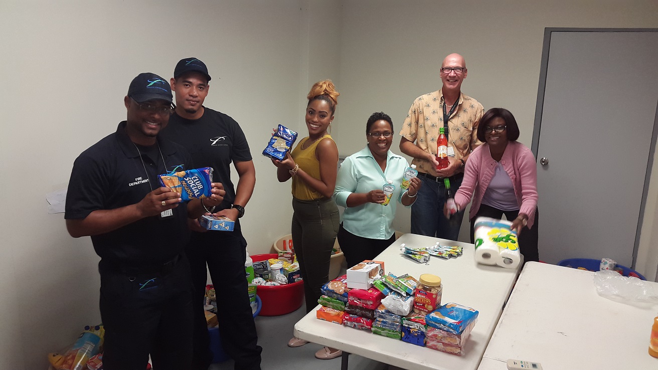 Airport community spreads ‘X-Mas Joy’ through foodbasket-project and X-mas presents for kids