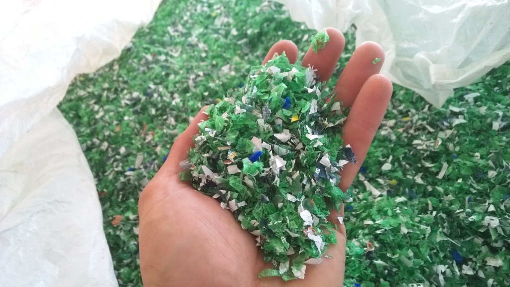 Wereldwijd zijn de prijzen van gerecycled plastic aan het dalen