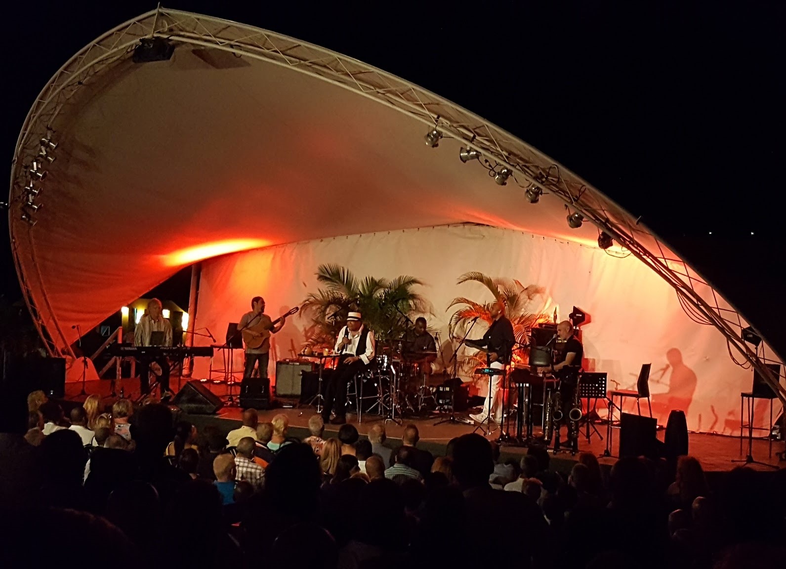 Dia 1 di aprel homenahe na Al Jarreau