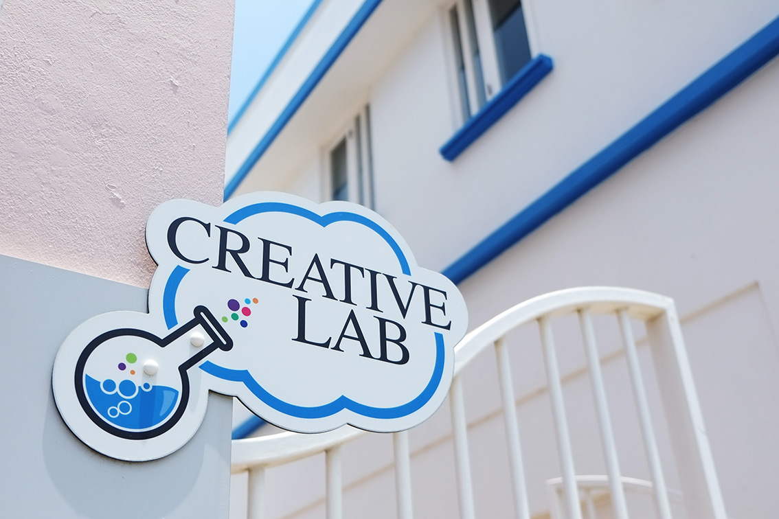 SIMAN HABRI NA CREATIVE LAB CURAÇAO “Co-work” grátis den un ambiente inspirativo ku otro negosiante.
